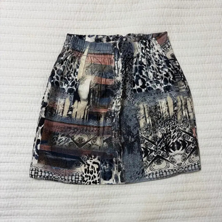 [BUNJANG] A-Line Unique Leopard Mini Skirt / 교신가능) 세미 A라인 유니크 뒷밴딩 호피 미니 스커트