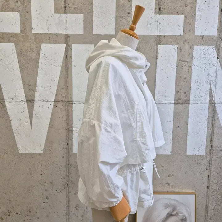 [BUNJANG] Anne Klein Hooded Short Field Jacket / 앤클라인 후드 숏야상점퍼