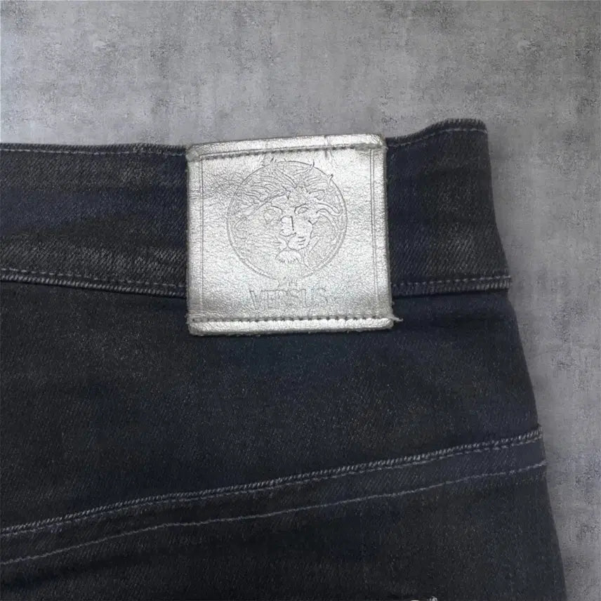 [BUNJANG] Versus Versace Slim Stretch Coated Denim Pants / 베르수스 베르사체  슬림 스트레치 코팅 데님팬츠 26