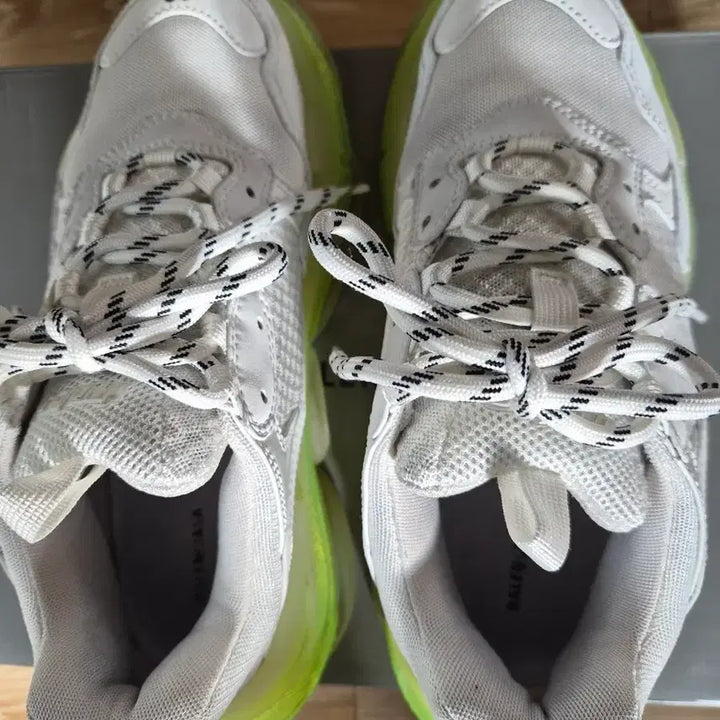 [BUNJANG] Balenciaga Triple S Sneakers White/Fluorescent / 발렌시아가 트리플S 스니커즈 40사이즈 화이트/형광
