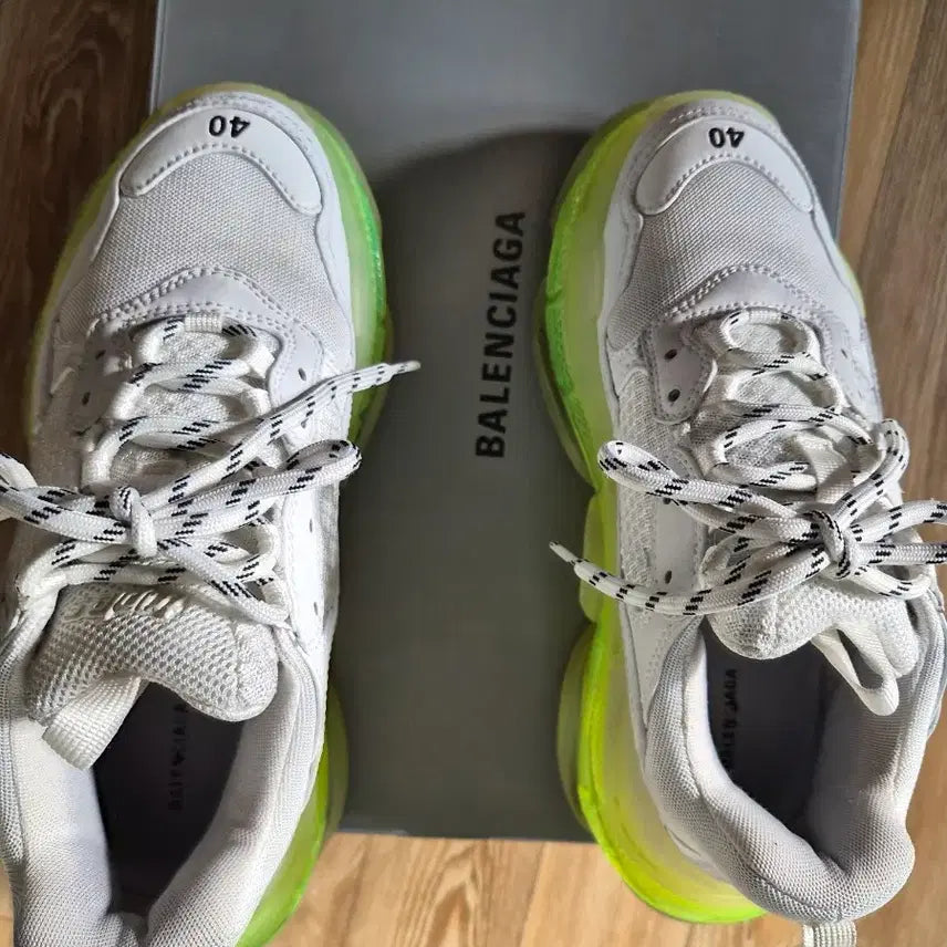 [BUNJANG] Balenciaga Triple S Sneakers White/Fluorescent / 발렌시아가 트리플S 스니커즈 40사이즈 화이트/형광