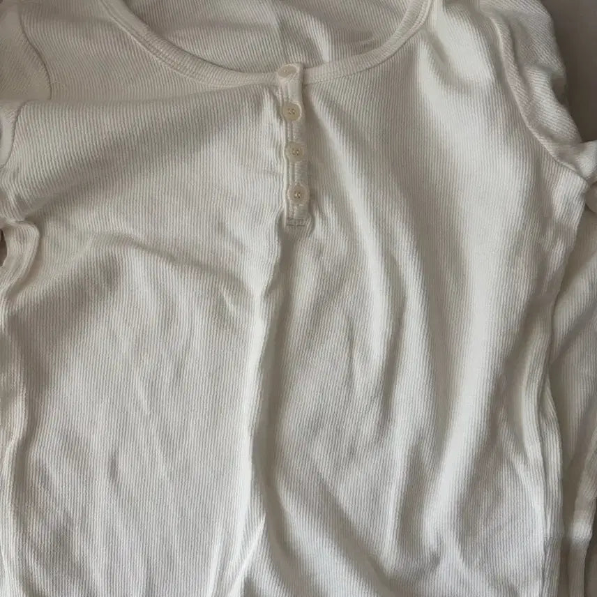 [BUNJANG] Low Classic Henley Neck Long Sleeve Shirt / 로우클래식 헨리넥 롱 슬리브 s