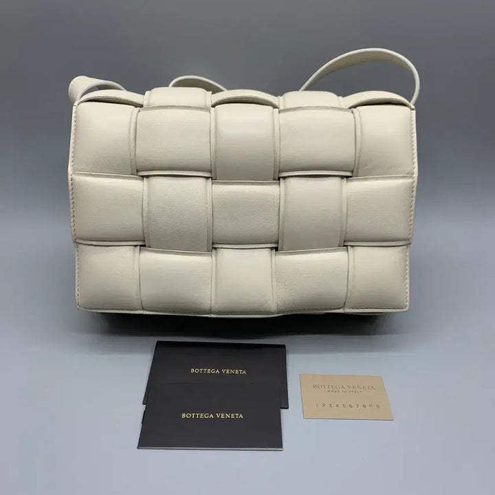 [BUNJANG] Bottega Veneta Padded Cassette Bag White / 267000586 보테가 베네타 패기드 카세트백 화이트