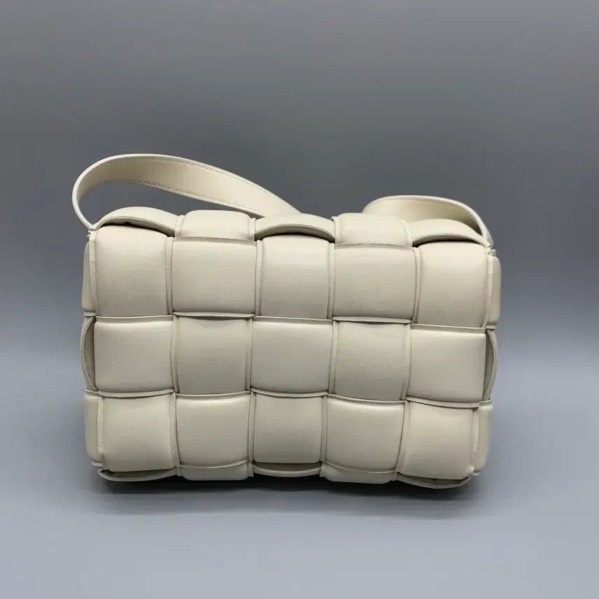 [BUNJANG] Bottega Veneta Padded Cassette Bag White / 267000586 보테가 베네타 패기드 카세트백 화이트