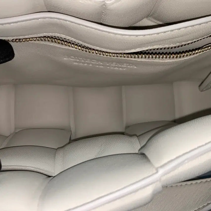 [BUNJANG] Bottega Veneta Padded Cassette Bag White / 267000586 보테가 베네타 패기드 카세트백 화이트