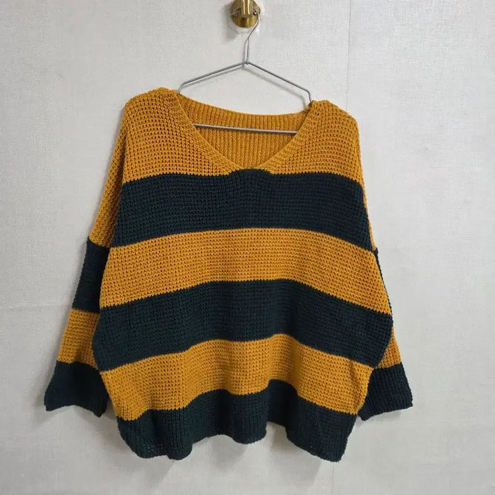 [BUNJANG] Striped V-Neck Knit Sweater / 여성 스트라이프 V넥 니트 F