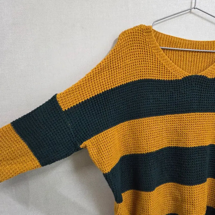 [BUNJANG] Striped V-Neck Knit Sweater / 여성 스트라이프 V넥 니트 F