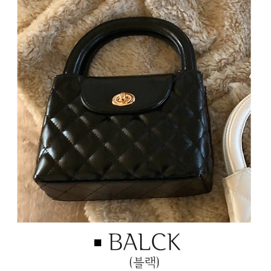 [SOLD OUT] 무료배송 로맨틱 퀼팅 체인 미니 크로스백