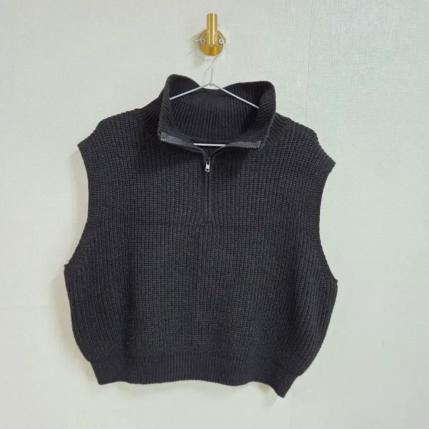 [BUNJANG] Black Half-Zip Short Knit Vest / 여성 블랙 반집업 숏 니트 조끼 베스트 F