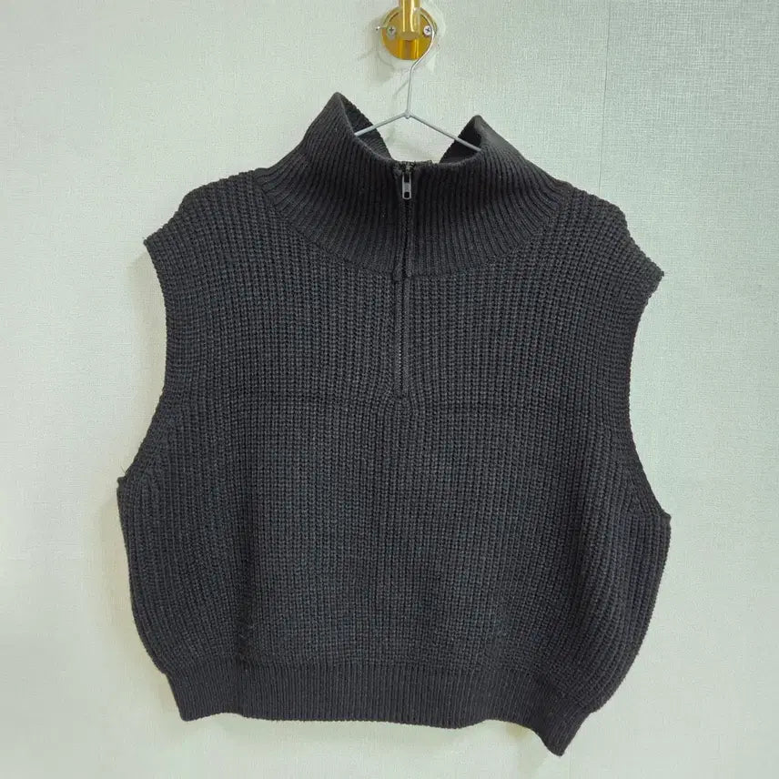 [BUNJANG] Black Half-Zip Short Knit Vest / 여성 블랙 반집업 숏 니트 조끼 베스트 F