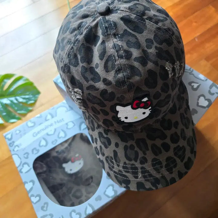 [BUNJANG] Hello Kitty Leopard Cap / 헬로키티 레오파드 캡모자- New