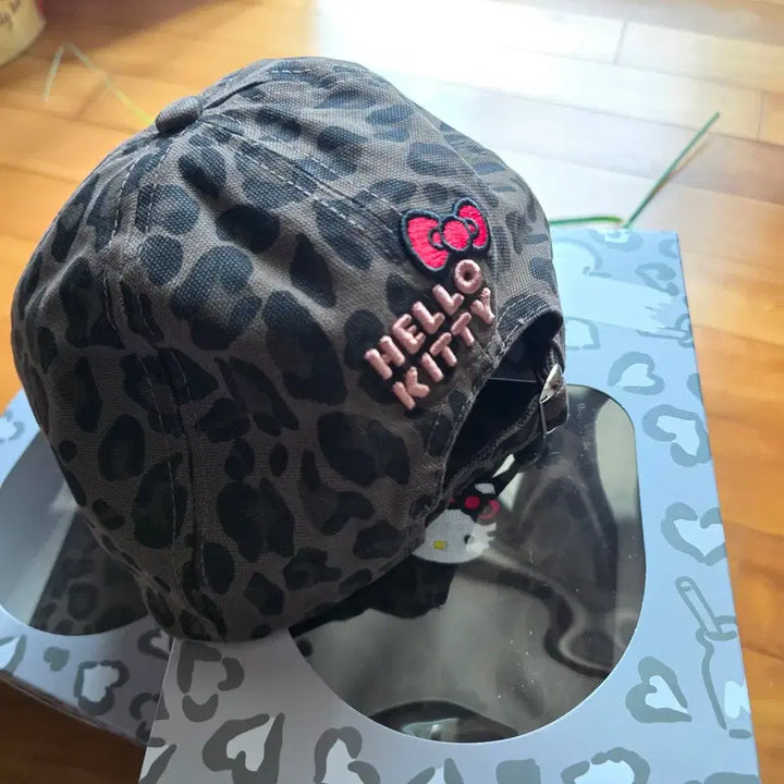 [BUNJANG] Hello Kitty Leopard Cap / 헬로키티 레오파드 캡모자- New