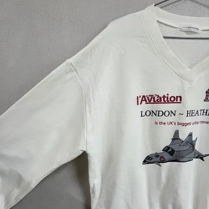 [BUNJANG] Generic Ivory Aviation Print Sweatshirt / 여성 아이보리 항공 프린팅 맨투맨 티셔츠 F