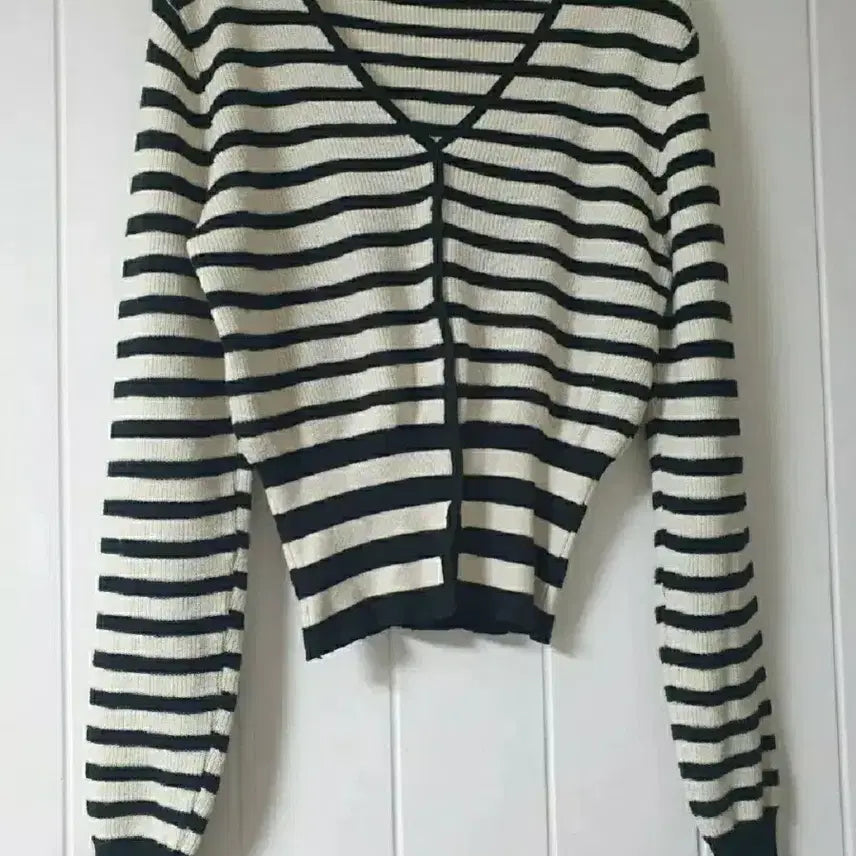 [BUNJANG] Ably Striped Slit Knit Cardigan / (특가)에이블리 스트라이프 슬릿 니트