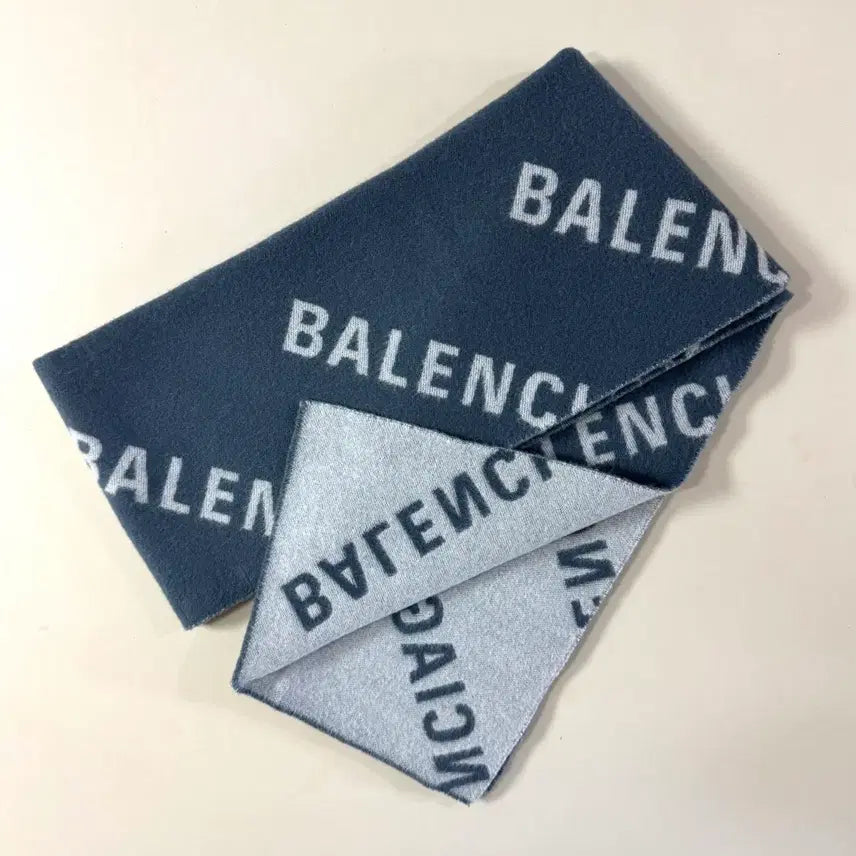 [BUNJANG] Balenciaga Multi Logo Muffler / [백화점판/당일출고]발렌시아가 멀티로고 머플러