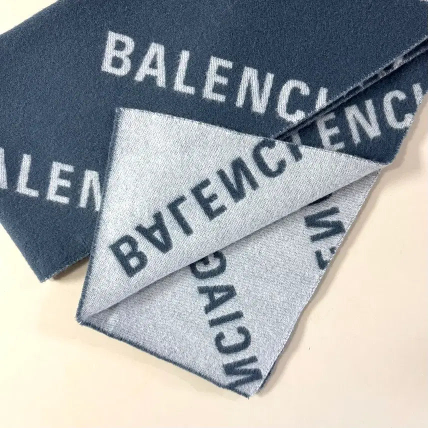 [BUNJANG] Balenciaga Multi Logo Muffler / [백화점판/당일출고]발렌시아가 멀티로고 머플러