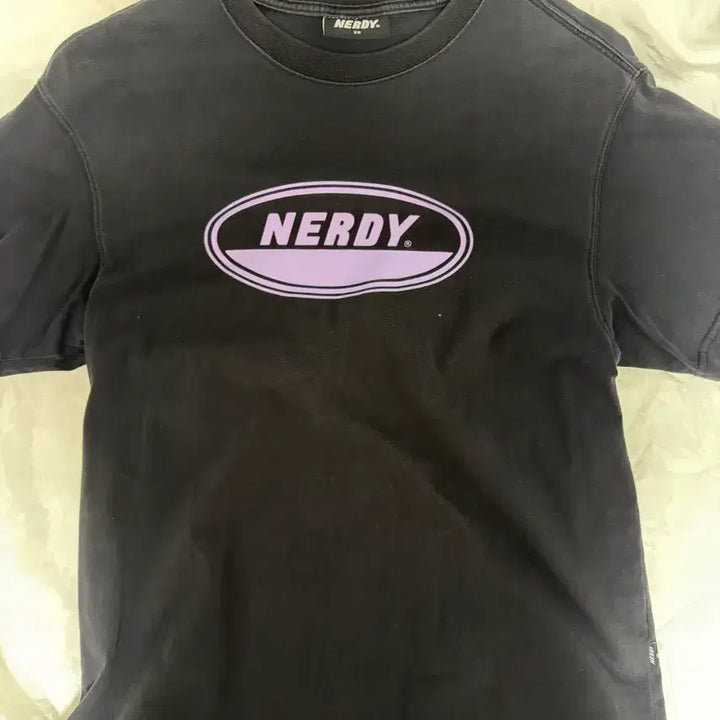 [BUNJANG] NERDY Black Short Sleeve T-shirt / 널디 NERDY 블랙 반팔 티셔츠 (오늘만 가격내려요)