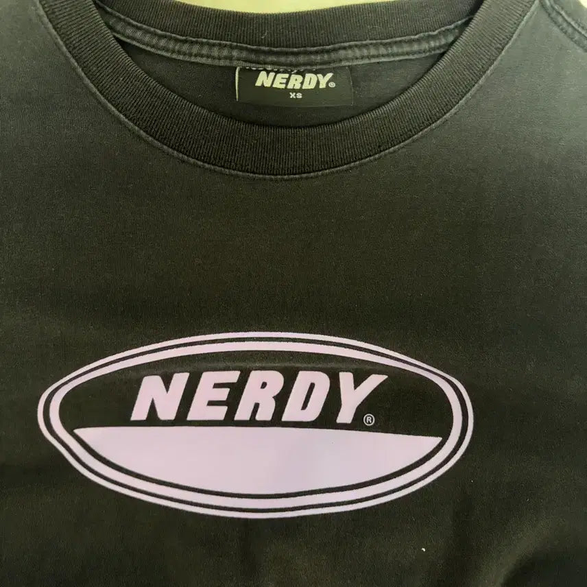 [BUNJANG] NERDY Black Short Sleeve T-shirt / 널디 NERDY 블랙 반팔 티셔츠 (오늘만 가격내려요)