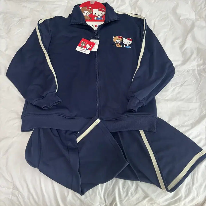 [BUNJANG] Monchhichi Hello Kitty Training Set / 몬치치 헬로키티 콜라보 키티 트레이닝 집업 바지 세트