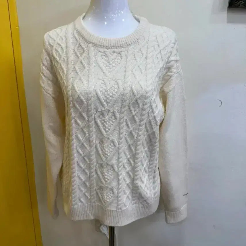 [BUNJANG] GU Heart Cable Knit Sweater / GU 하트 케이블 아이보리 니트/하트짜임 라운드 스웨터/데일리룩