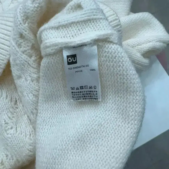 [BUNJANG] GU Heart Cable Knit Sweater / GU 하트 케이블 아이보리 니트/하트짜임 라운드 스웨터/데일리룩