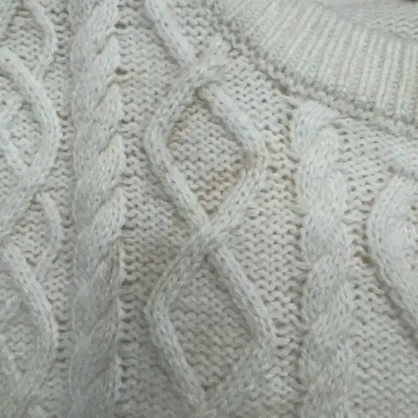 [BUNJANG] GU Heart Cable Knit Sweater / GU 하트 케이블 아이보리 니트/하트짜임 라운드 스웨터/데일리룩