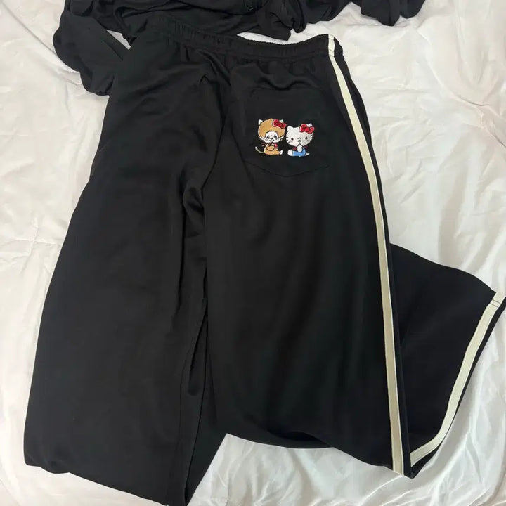 [BUNJANG] Monchhichi Kitty Training Set / 몬치치 키티 콜라보 트레이닝 집업 + 바지 세트