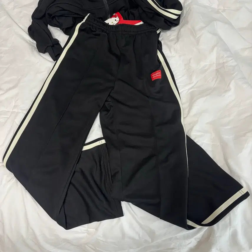 [BUNJANG] Monchhichi Kitty Training Set / 몬치치 키티 콜라보 트레이닝 집업 + 바지 세트