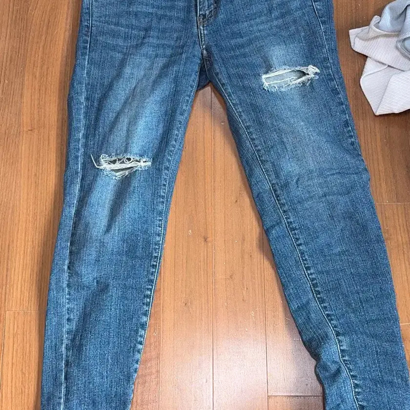 [BUNJANG] Guess Mid-Rise Low-Rise Distressed Jeans / (착샷O) GUESS 게스 데미지 미드라이즈 로우라이즈 청바지