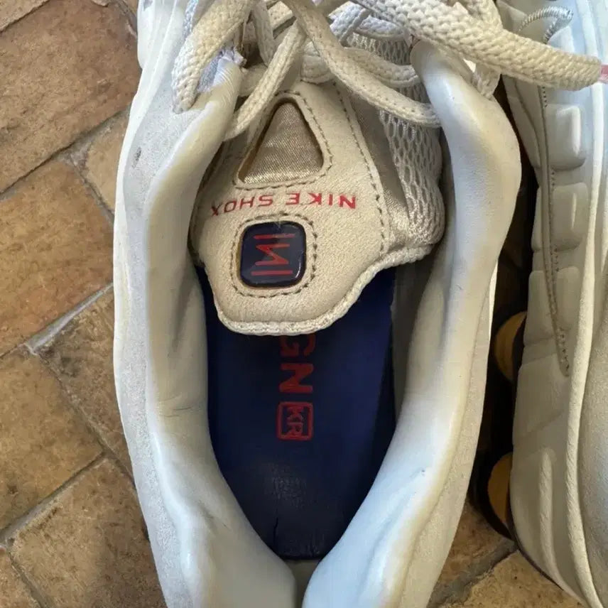 [BUNJANG] Nike Shox R4 Premium Light Iron Ore and Phantom Sneakers / 나이키 샥스 R4 프리미엄 라이트 아이언 오어 앤 팬텀