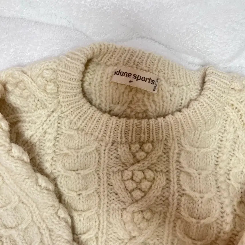 [BUNJANG] Kkwabaegi Knit Sweater / 꽈배기 니트