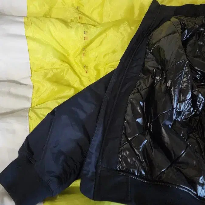 [BUNJANG] Calvin Klein Quilted Bomber Jacket / Calvin Klein 캘빈클라인 퀼팅 패딩 봄버자켓