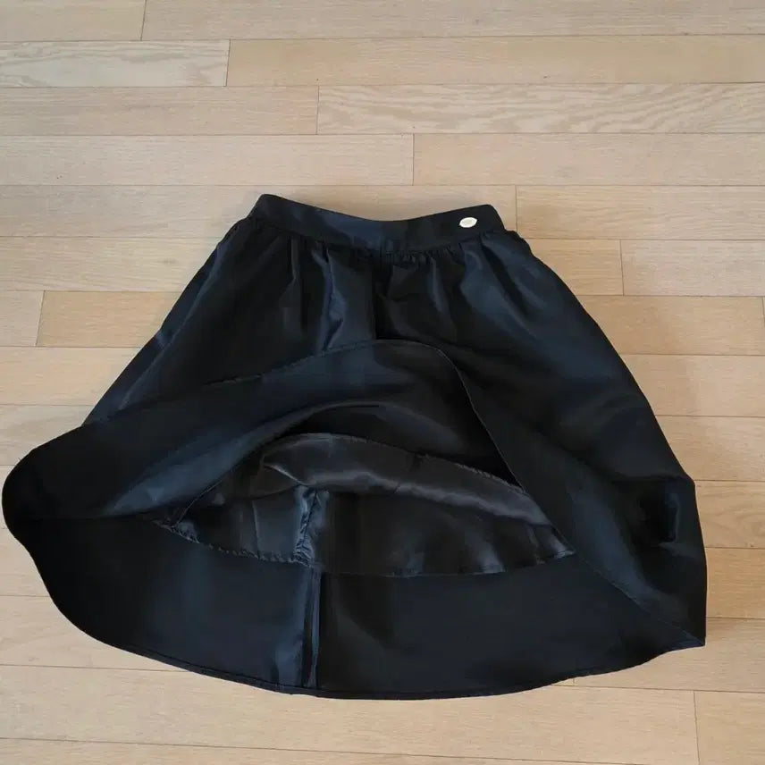 [BUNJANG] General Idea Volume Twill Skirt - Size S / 제너럴아이디어 볼륨 트윌 스커트 사이즈s 미개봉 새상품