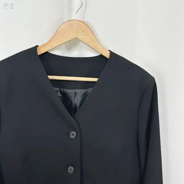 [SOLD OUT] 무신사스탠다드 여자 브이넥 크롭자켓 검정 M