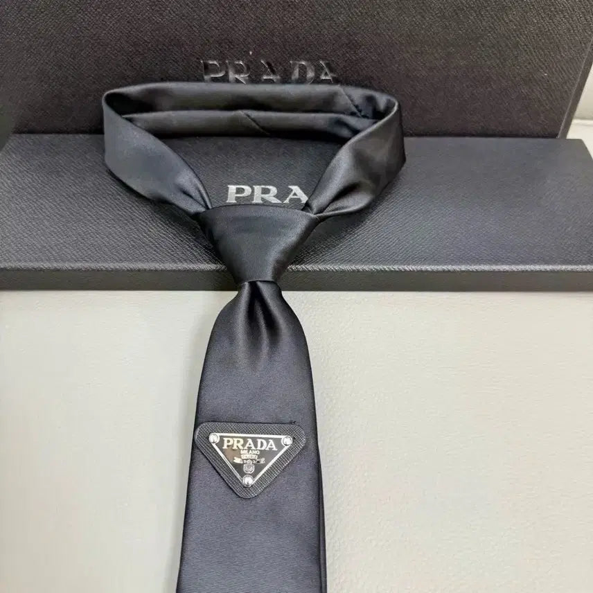 [BUNJANG] Prada Black Tie / 프라다 패셔너블 캐주얼 블랙 넥타이남녀 공용