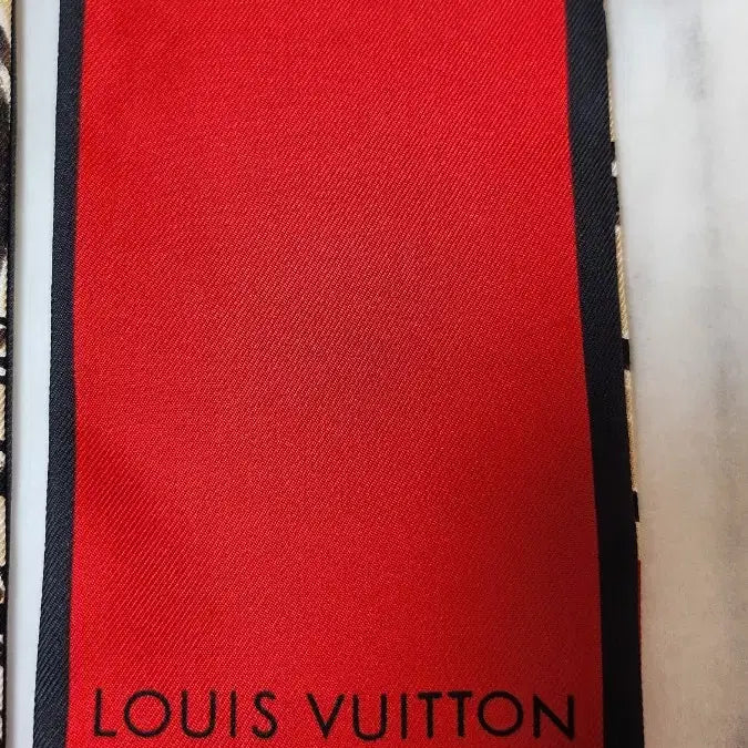 [BUNJANG] Louis Vuitton Trunk Monogram Bando Scarf / 루이비통의 트렁크 모노그램 방도 스카 프(모델명: M73964)입니다.