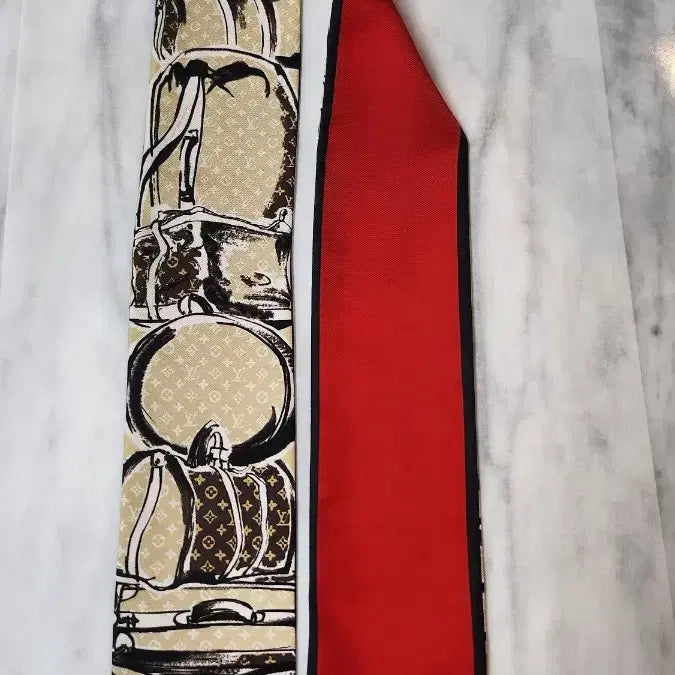 [BUNJANG] Louis Vuitton Trunk Monogram Bando Scarf / 루이비통의 트렁크 모노그램 방도 스카 프(모델명: M73964)입니다.