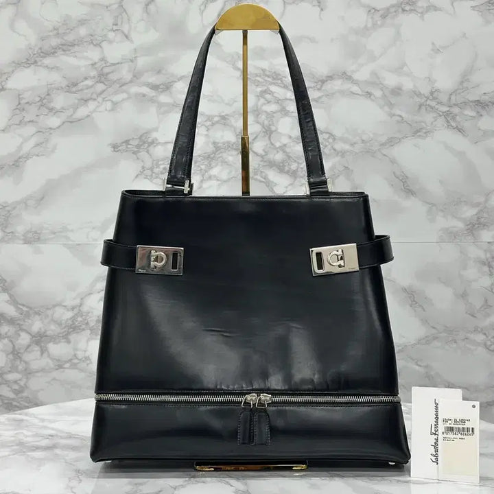 [BUNJANG] Salvatore Ferragamo Gancini Leather Handbag / ( 정품 ) 페라가모 간치니 레더 핸드
