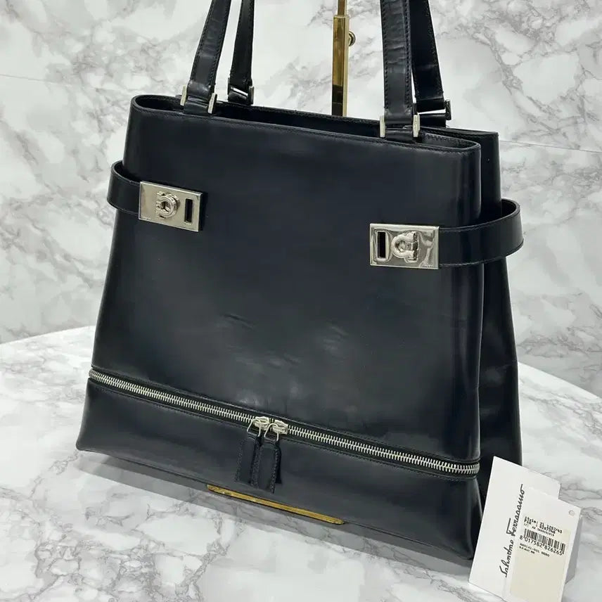 [BUNJANG] Salvatore Ferragamo Gancini Leather Handbag / ( 정품 ) 페라가모 간치니 레더 핸드