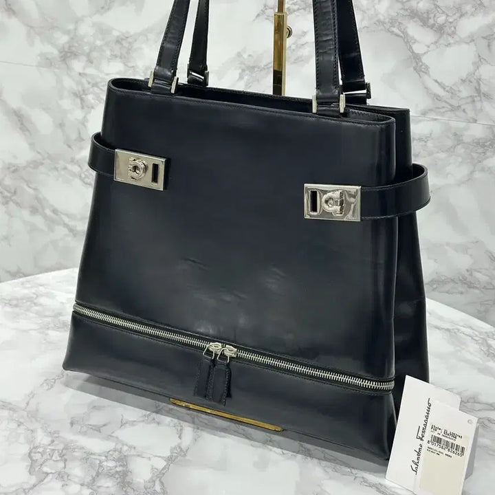 [BUNJANG] Salvatore Ferragamo Gancini Leather Handbag / ( 정품 ) 페라가모 간치니 레더 핸드