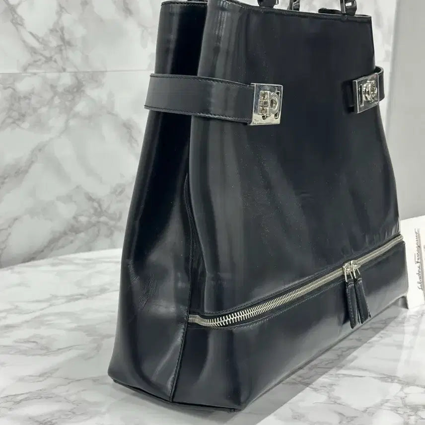 [BUNJANG] Salvatore Ferragamo Gancini Leather Handbag / ( 정품 ) 페라가모 간치니 레더 핸드
