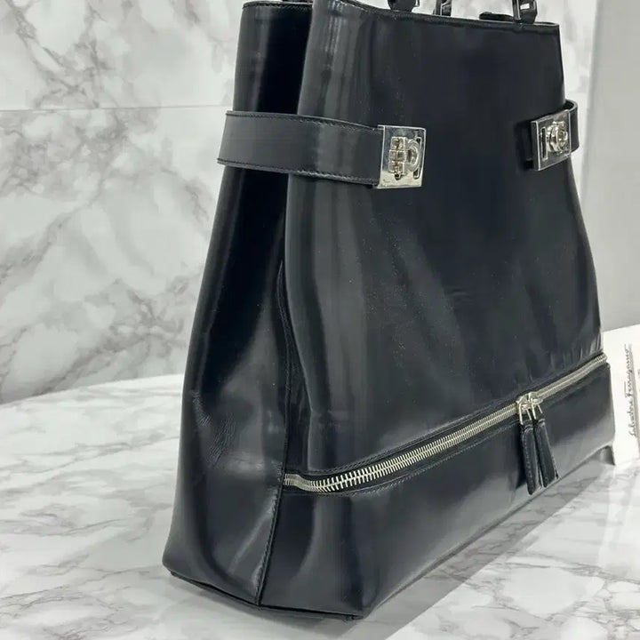 [BUNJANG] Salvatore Ferragamo Gancini Leather Handbag / ( 정품 ) 페라가모 간치니 레더 핸드