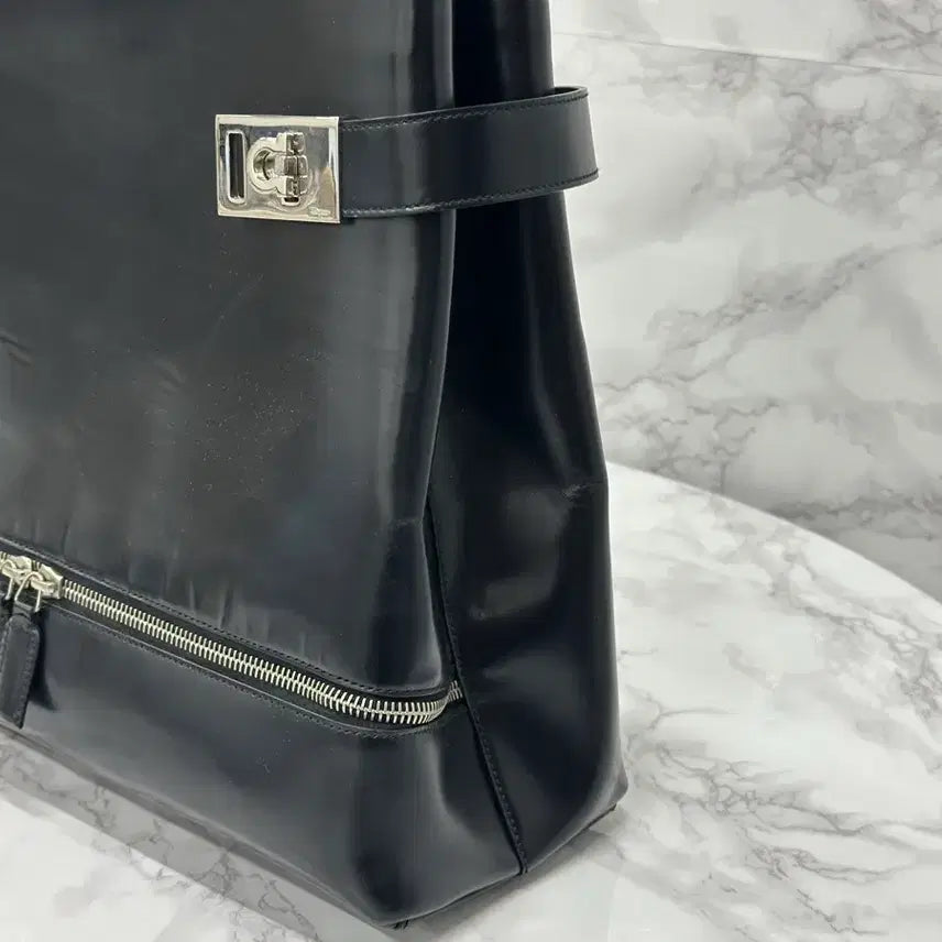 [BUNJANG] Salvatore Ferragamo Gancini Leather Handbag / ( 정품 ) 페라가모 간치니 레더 핸드