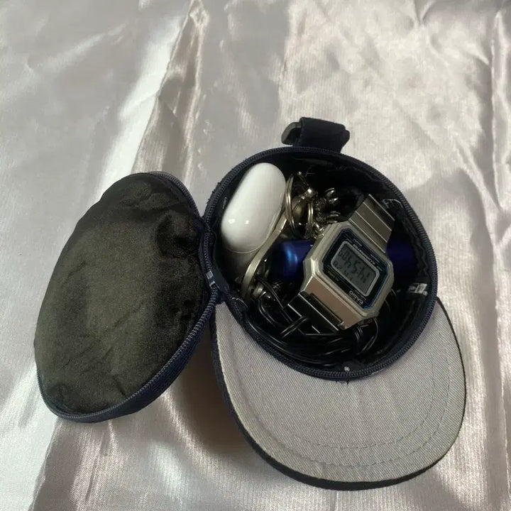 [BUNJANG] New Era MLB Ball Cap with Minor Wear / 뉴에라 MLB 볼캡 파우치