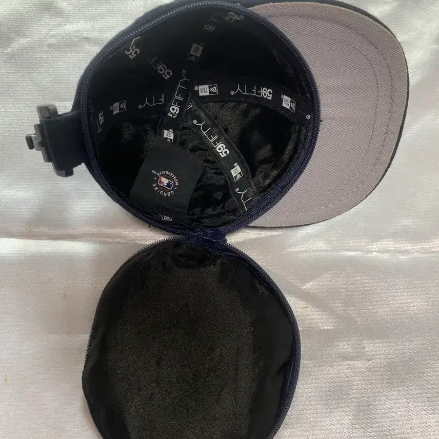 [BUNJANG] New Era MLB Ball Cap with Minor Wear / 뉴에라 MLB 볼캡 파우치