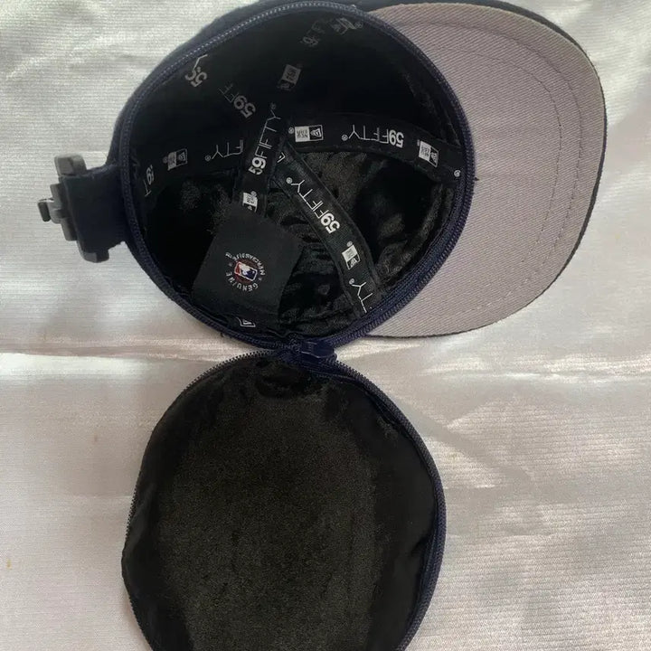 [BUNJANG] New Era MLB Ball Cap with Minor Wear / 뉴에라 MLB 볼캡 파우치