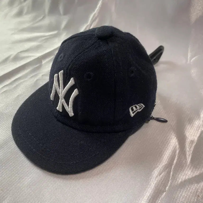 [BUNJANG] New Era MLB Ball Cap with Minor Wear / 뉴에라 MLB 볼캡 파우치