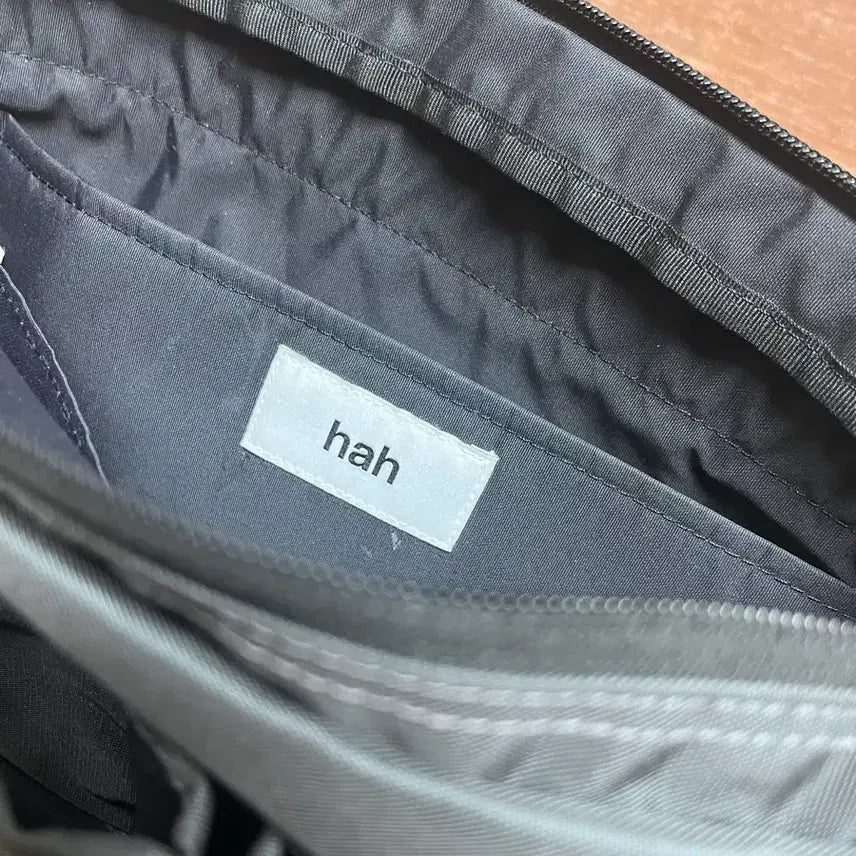 [BUNJANG] Hah Grey Crossbody Messenger Bag / Hah 그레이 크로스백 메신저백
