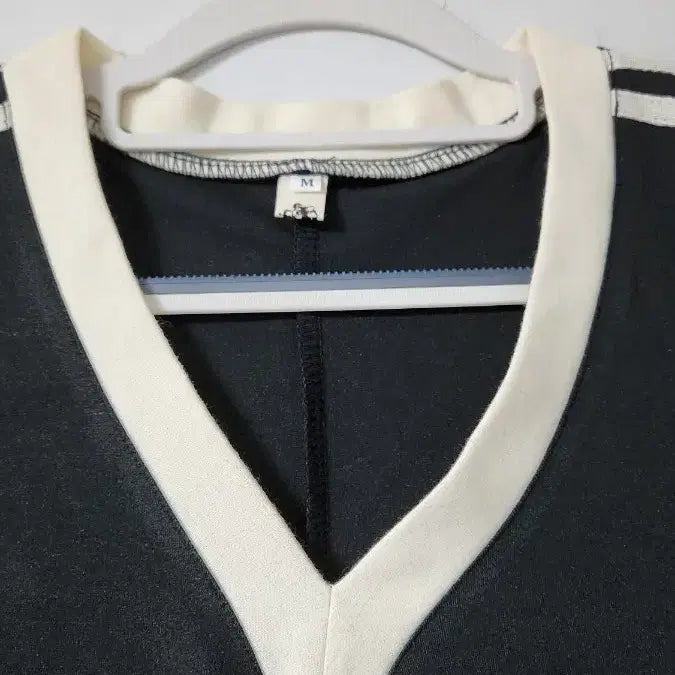 [BUNJANG] Black and Ivory V-neck Long Dress / 블랙 배색 라인 롱 원피스 새상품