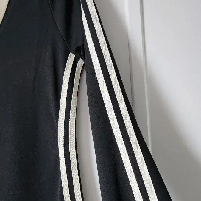 [BUNJANG] Black and Ivory V-neck Long Dress / 블랙 배색 라인 롱 원피스 새상품